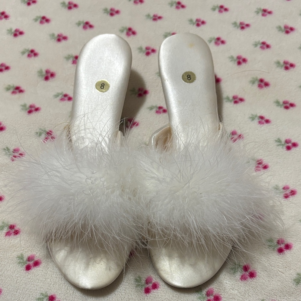 Feather kitten heel